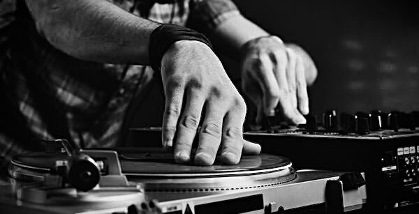 <i>FU!K CIRCUIT HOUSE: SERIAL SEAN DJ MIX</i>